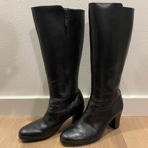 Super comfortable knee high heeled boots